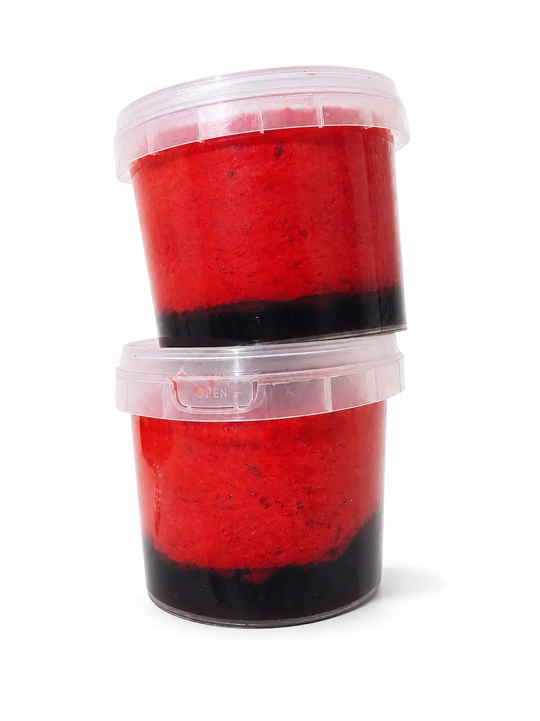 Contenants empilés avec purée rouge